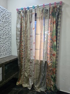 Rideau en soie vintage style patchwork, décoration intérieure indienne, rideaux transparents colorés pour fenêtre, draperies de porte de chambre style bohème - Product Image 5