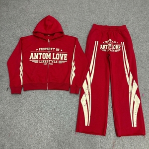 Ensemble de survêtement pour homme avec logo personnalisé, 2 pièces |   Sweat-shirt à capuche et pantalon de survêtement à imprimé flamme |   Ensemble de jogging en molleton streetwear en gros - Product Image 3