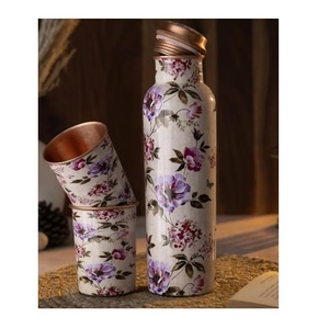 Bouteille d'eau en cuivre pur de style floral avec finition émaillée, bouteille d'eau ayurvédique personnalisée - Product Image 2