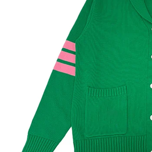 Cárdigan de punto con cuello en V y logo griego personalizado para mujer, fabricado por OEM/ODM, estilo vintage de primavera, color verde. - Product Image 3