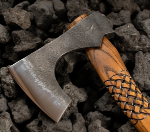 Hacha de acero UM STEEL con espalda plana, hoja de acero inoxidable con 5 filos, grado industrial, forjada a mano, mango de madera, hacha para exteriores - Product Image 1