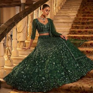 Lehenga Choli semi-cousu en tulle premium avec broderie Zardosi, perles de rocaille et travail de fil, accompagné d'un dupatta en tulle – Vente en gros - Product Image 2