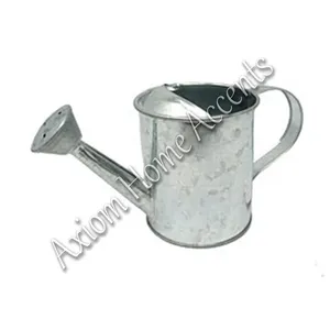 Regadera Metálica Roja para el Cuidado de Plantas de Interior y Exterior de Estilo Moderno, por Axiom Home Accents, Uso Contemporáneo y Estético - Product Image 4
