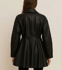 Chaqueta de cuero negra para mujer, estilo poncho, chaqueta de motociclista, capa oversize moderna con detalles de cremallera, moda de invierno, ropa urbana premium - Product Image 2