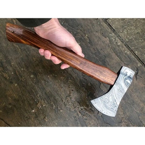 Hache en acier de Damas avec manche en bois et lame décorative - Product Image 4