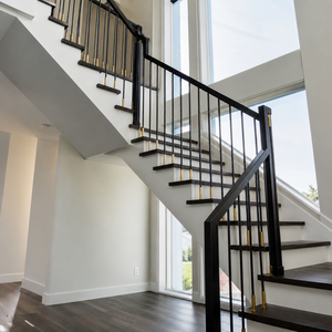 Rampe d'escalier Art Déco noire et or de luxe avec balustres circulaires, main courante intérieure pour la décoration intérieure de villa - Product Image 1