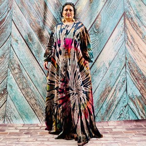 Robe kimono en rayonne écologique pour femme, taille unique, design tendance, faite à la main, tie-dye, avec ceinture, 1 pièce - Product Image 4