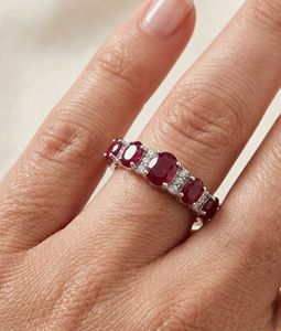Anillo Infantil con Rubí y Diamantes en Plata de Ley 92.5, Joyería de Lujo - Product Image 3