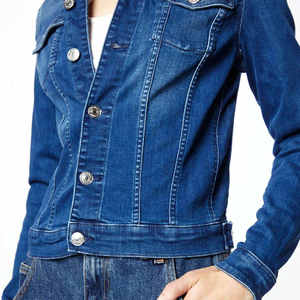 Veste en jean personnalisée pour femme, en denim extensible bleu, fabriquée au Pakistan, haute qualité, col rabattu - Product Image 3