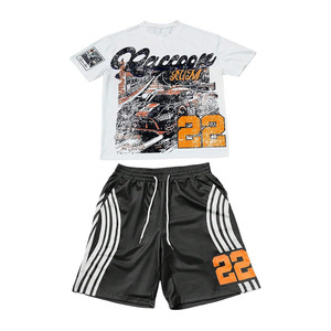 Conjunto Deportivo de 2 Piezas para Hombre, Camisetas con Número Estampado de Manga Corta y Pantalones Cortos Deportivos a Rayas - Product Image 1