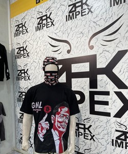 เสื้อยืดพิมพ์ลายแบบรีดร้อนสำหรับผู้ชาย OEM ดีไซน์คลาสสิก ทันสมัย นุ่มสบาย ระบายอากาศได้ดี เหมาะสำหรับใส่ในชีวิตประจำวันและออกกำลังกาย - Product Image 2