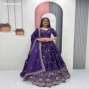 Lehenga-Blusa-Dupatta de crepé de seda pesado con bordado de hilo y lentejuelas y borde con motivos animales, listo para usar, proveedor indio. - Product Image 1