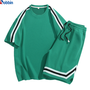 Conjunto de pantalones cortos personalizados para hombre, nuevo conjunto de verano a la moda con rayas, conjunto de pantalones cortos modernos para hombre, de manga corta, cuello redondo, holgado, estilo estudiantil. - Product Image 4