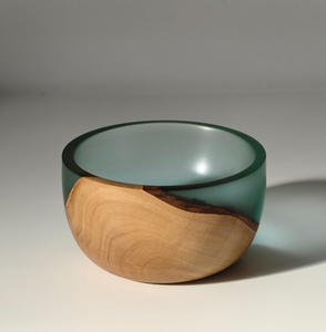 Bol de service artisanal en résine et bois de couleur verte, pour la décoration de la maison, utilisé comme ustensile de cuisine, pour servir des aliments, des nouilles ou des salades. - Product Image 2