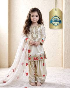 Ensemble élégant de kurta/kurti en crêpe naturel lourd pour enfants, avec broderie riche et dupatta imprimée en organza pour Diwali - Product Image 1