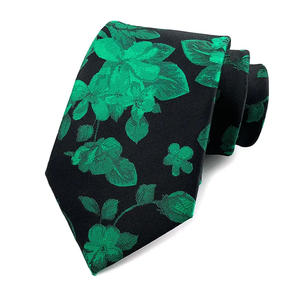 Cravate en soie noire et vert émeraude à motifs floraux, motifs botaniques, couleurs riches, texture fine, accessoires de costume de cérémonie, cravates - Product Image 1