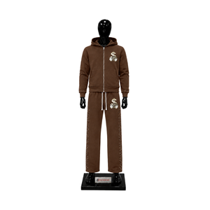 Conjunto de Chándal Marrón Personalizado para Hombre: Sudadera con Cremallera Completa y Pantalones Anchos con Logo Gráfico, Estilo Casual Urbano y Deportivo, Venta al por Mayor - Product Image 1