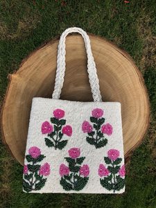Sac fourre-tout en perles de verre fait main certifié MS Handicraft, impression numérique, roses blanches, feuilles vertes, forme rectangulaire, décontracté - Product Image 3