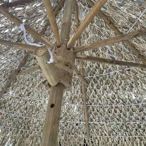 Sombrilla de Hojas de Palma Tropicales con Poste de Bambú Rústico, Sombrilla de Playa para Exteriores, Estilo Tiki, para Patio, Resort, Jardín, Hecha a Mano - Product Image 2