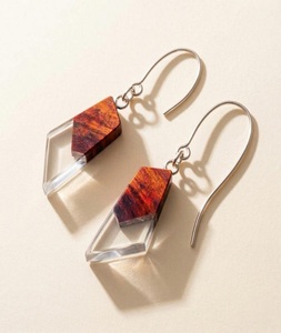 Boucles d'oreilles en résine époxy et bois, design exceptionnel, forme parfaite, 100% faites à la main, haute qualité, magnifiques, de f s international - Product Image 3