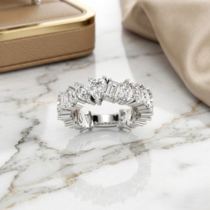 Bague éternelle en or 9 carats avec cluster de diamants brillants multiformes de 3,60 carats de poids total (CTW), couleur E, cultivés en laboratoire, certifiés IGI, bijoux de luxe - Product Image 3