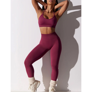Fabricante de Conjuntos de Yoga Personalizados, Leggings y Sujetador Deportivo de Poliéster y Spandex con Diseño Personalizado, Logotipo y Bajo MOQ - Product Image 1