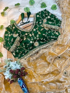 Sari Imperial Sequence Border Aarco Elegance Fendy de Satén con Borde Pesado Distintivo, Sari Golden Grace para Fiestas - Product Image 3