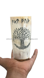 Vaso de Chupito de Cuerno de Buey Auténtico con Borde de Latón, Tallado a Mano con el Logotipo Vegvisir, Inspirado en los Vikingos, Base de Madera de Mango, Antiderrames - Product Image 2