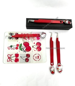 Pince à épiler à pointe en fibre pour extensions de cils, revêtement en poudre rouge à 90 degrés, avec porte-clés Hello Kitty rouge, logo personnalisé, instruments de beauté - Product Image 2