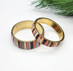 Vente en gros de bracelets vintage en laiton avec incrustations de os, accessoires de mode ethniques - Product Image 1