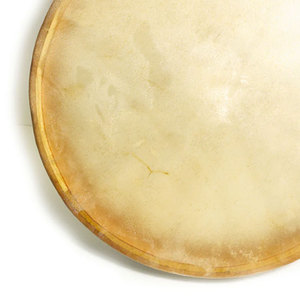 Tambour chamanique traditionnel fait main en peau de chèvre avec cadre en bois et baguette de frappe pour la méditation, le yoga, les rituels de guérison et les usages ethniques - Product Image 2