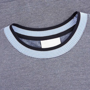 T-shirt ajusté personnalisé, design élégant, tissu doux, coupe confortable, idéal pour les tenues décontractées et quotidiennes - Product Image 6