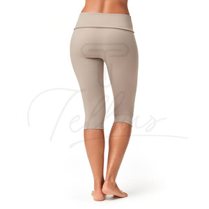 Shorts Capri sans coutures pour femme, noir uni, longueur genou, extensibles dans quatre directions, en Spandex et Nylon, séchage rapide, effet ventre plat - Product Image 6