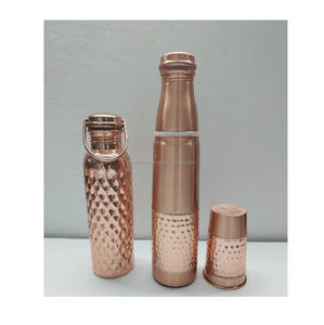 Botella de agua clásica de cobre para el almacenamiento regular de agua, basada en el bienestar tradicional y la vida saludable. - Product Image 6