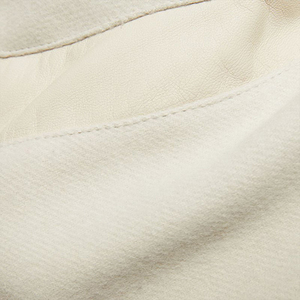 เสื้อแจ็คเก็ตวาร์ซิตี้สีครีมสำหรับผู้ชาย ผ้าฝ้าย คอตั้ง สวมใส่สบาย ทรงปกติ เหมาะสำหรับฤดูใบไม้ร่วง ปิดด้วยกระดุม สีพื้น แขนถัก - Product Image 3