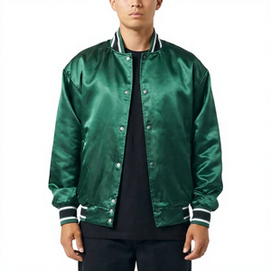 Chaqueta Bomber de Satén Verde para Hombre, Hecha a Medida, con Cuello Alto Acanalado y Botones a Presión, Estilo Universitario, Fabricación Bajo Demanda, OEM ODM - Product Image 1