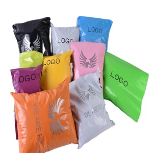 Coex Mailer Poly Mailing Bag Sello autoadhesivo PE Embalaje de envío Hecho en Vietnam ODM con precio competitivo - Product Image 3