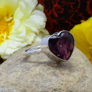 Bague pour femme en argent 925 faite à la main avec pierre précieuse améthyste taillée en forme de cœur, bijoux fins pour mariage ou anniversaire pour elle - Product Image 1