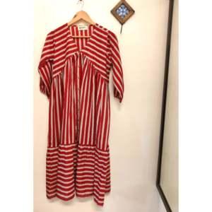 Soldes : Robe décontractée évasée classique à rayures rouges, taille S - Product Image 3