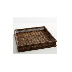 Bandeja de Servir Cuadrada de Ratán Marrón Oscuro Tejida a Mano al por Mayor, Bandeja Otomana de Mimbre Ecológica, Organizador de Mesa Decorativo Rústico - Product Image 1