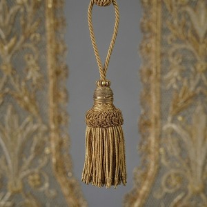 Elegante Estola Litúrgica Hecha a Mano para Adultos Unisex, Tela de Malla Premium con Bordado Dorado, Diseño Personalizado - Product Image 2