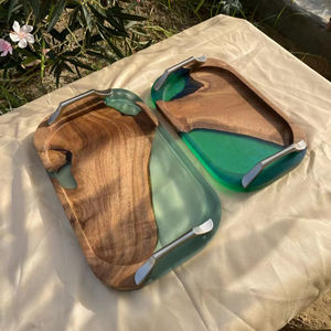 Bandeja de Servir de Resina y Madera de Nogal, Bandeja Decorativa Personalizada con Asas, Regalo de Inauguración de Casa, Tema de Playa, Bandeja de Servir Hecha a Mano - Product Image 1