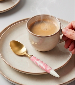 Ensemble de couverts Glam Pink Marble Handle Gold, fourchette, couteau, cuillère, cuillère à café, compatible lave-vaisselle, pour usage en cuisine - Product Image 5