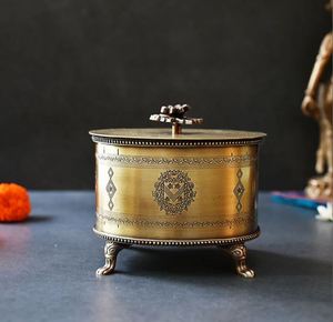 Caja ornamental de latón, ideal como caja de regalo para frutos secos, también puede ser utilizada para guardar joyas y otros pequeños objetos decorativos elegantes. - Product Image 2