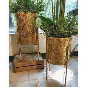 Ensemble de pots à fleurs en métal doré de luxe, design moderne, motif nid d'abeille noir texturé, pour la décoration de la maison, des mariages, des hôtels et des salons - Product Image 6