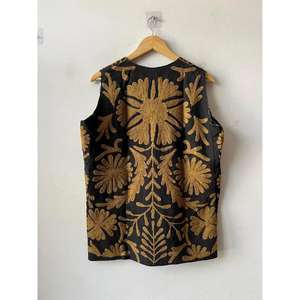 Chaleco sin Mangas de Terciopelo Negro con Bordado Suzani, Estilo Étnico Uzbeko Vintage, de Alta Calidad, Regalo para Mujer - Product Image 6
