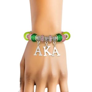 Pulsera de cuentas redondas rosas y verdes con dije de letra, joyería de moda para mujer, pulsera de cuentas colorida, elegante accesorio de regalo. - Product Image 1