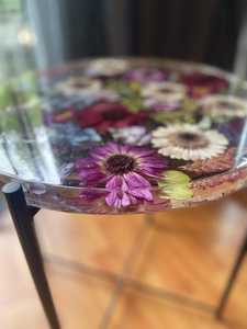 Mesa auxiliar de resina, mesa de centro hecha de resina epoxi con flores secas naturales, transparente multicolor - Product Image 4