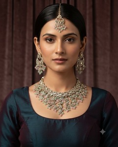 Ensemble de collier de créateur orné de perles de cristal suspendues, de cabochons ovales et de pierres, avec mang tika et boucles d'oreilles, bijoux ethniques tendance pour femmes - Product Image 2