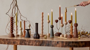 Candélabre en bois de luxe avec bras en métal doré, ensemble de porte-bougies en forme de cœur, centre de table moderne pour la décoration de mariage - Product Image 4